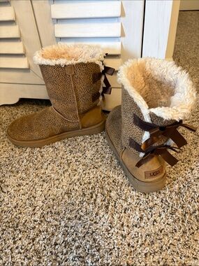 UGG Bailey Bow Micro Cheetah Women's Boots Chestnut Brown Shearling Animal Print